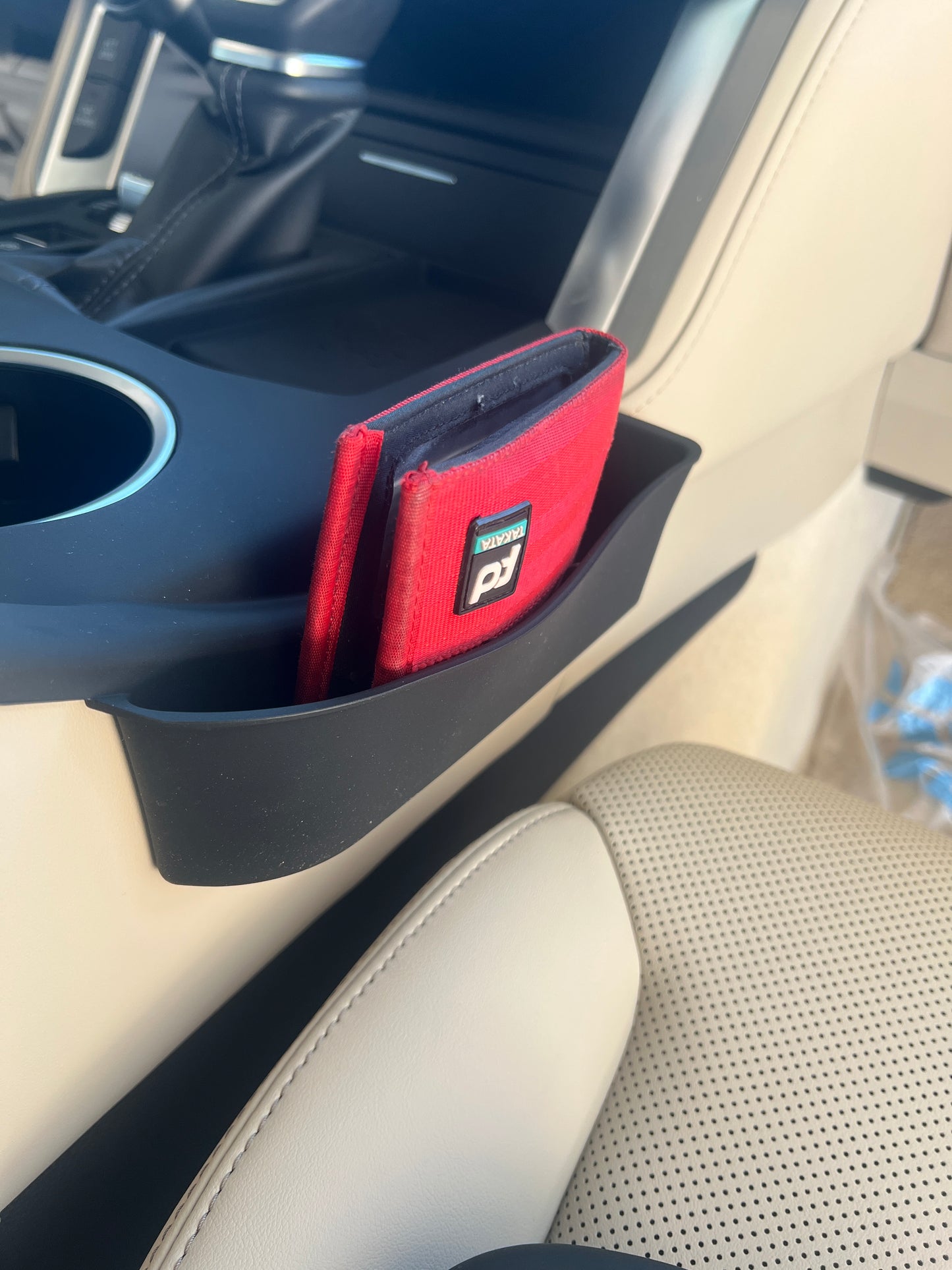 قطعة ربل حماية و تنظيم كونسول الوسطي لتويوتا برادو الجديد LC250